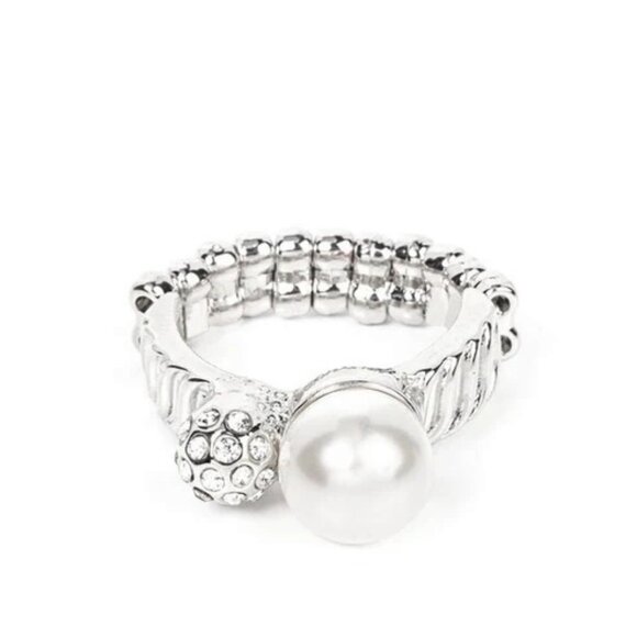 Paparazzi Jewelry Accessories - A-List Applique - White Ring - Vintage - Picture 4 of 4